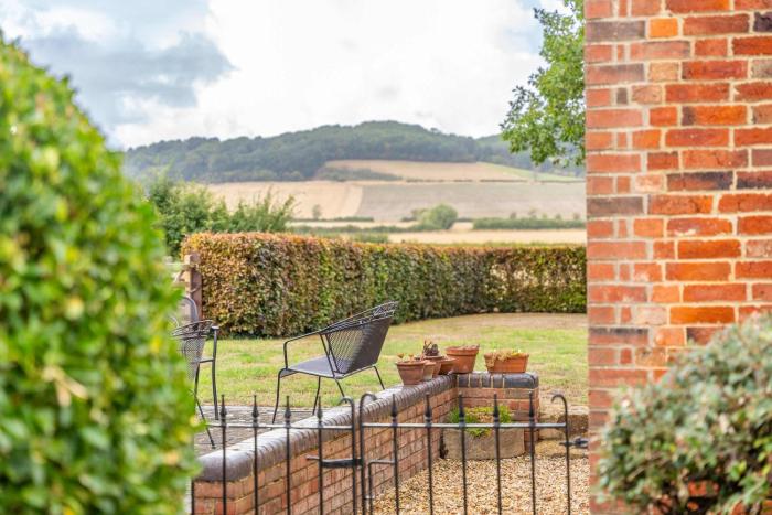 Maple Cottage - Rural Charm & Cotswold Views