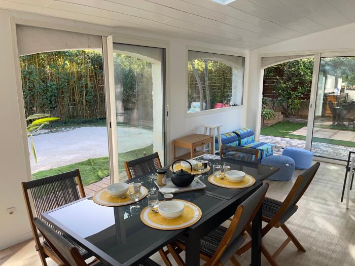 Évasion méditerranéenne bas de villa Cath, jardin privé, parking