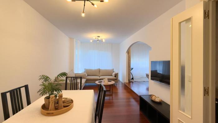 VIVIENDA OLGA, piso tranquilo con parking a 10 min de Santiago