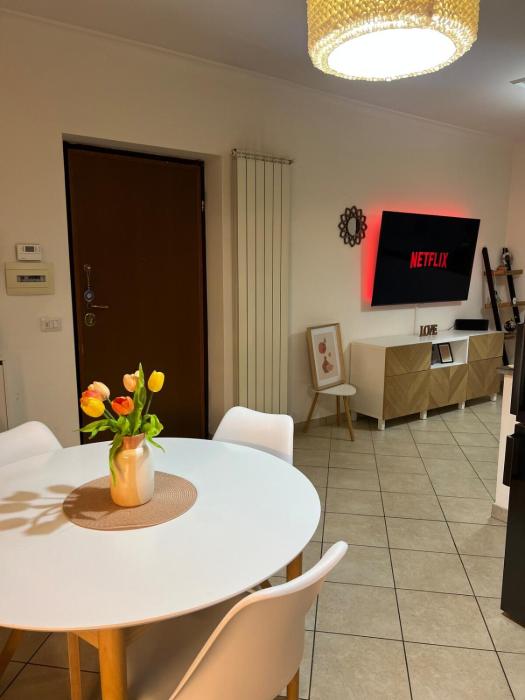 Cozy apartment 5 min to the sea and airport