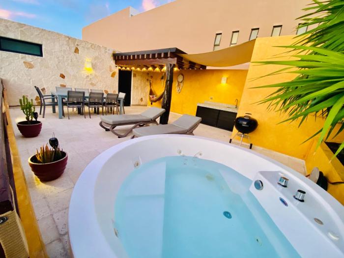 Lunada PH with Private Rooftop and Jacuzzi by Caribe Rentas
