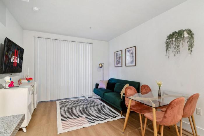 2BR Coastal Retreat Walk to Beach, free parking