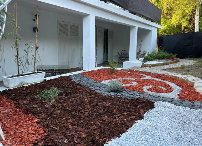 Appartement entrée privative, terrasse et jardin