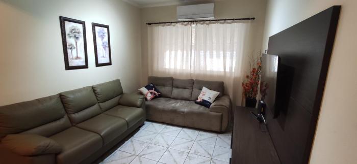 Apartamento Espaçoso a 300m da praia Enseada, Guaruja