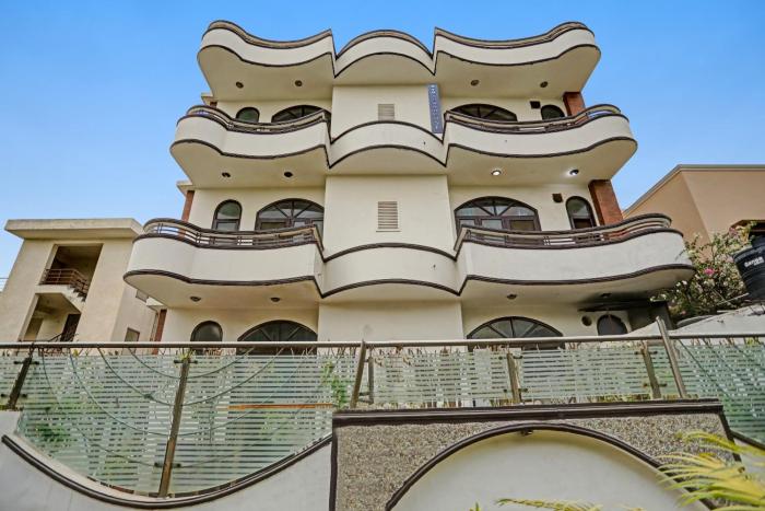 Townhouse The Premier View Near ISKCON Temple Noida