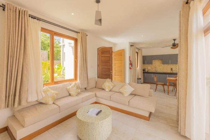 Rhion Guest House, Romantic Getaway near Beach