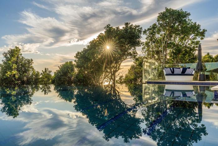 Pool House - Couples retreat