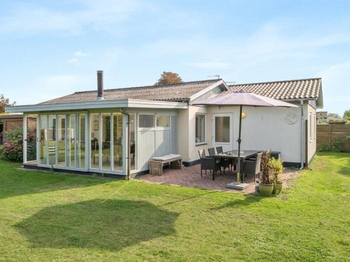 Holiday Home Hattie - 100m from the sea by Interhome