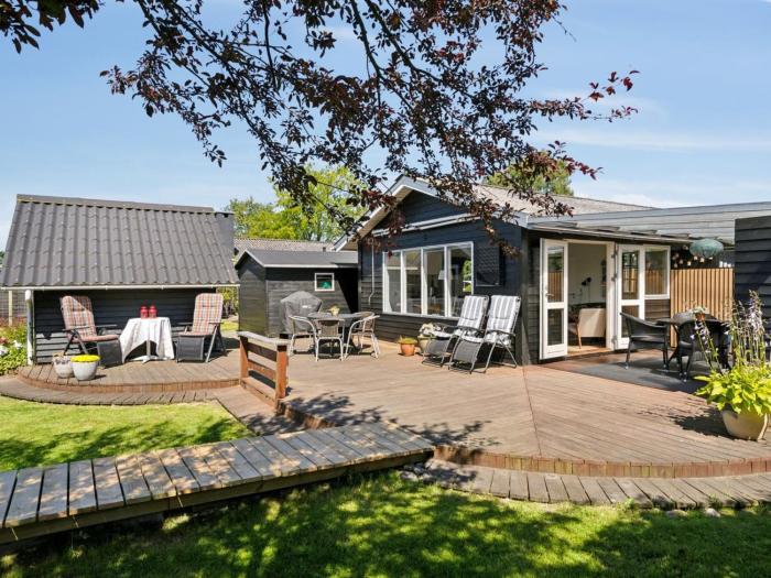 Holiday Home Ainikki - 200m from the sea by Interhome