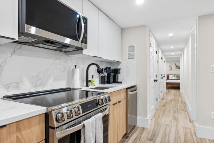 2-Bedroom Garden Suite, Private Entrance & Washer & Dryer, U Street