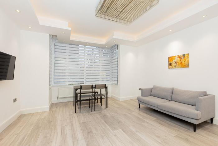 Inviting 2BR flat in Chiswick, 10-minute station