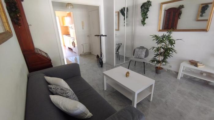 Beautiful 2 bedroom apartment Port - 5 min to beaches