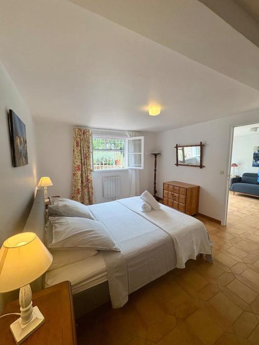 Charmant T2 avec terrasse, piscine et jardin