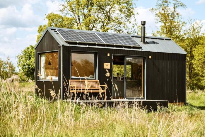 Offgrid Cabin am See in Brandenburg Tiny House Natururlaub bei Berlin