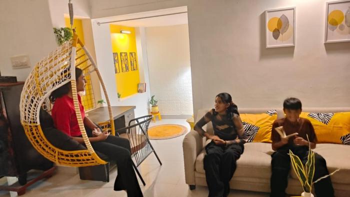 CHIC 4BHK Just 9 Mins to Beach and WhiteTown 4 groups TWLIGHT