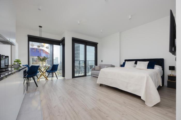 Towarowa Towers LUX Apartments with Free Private Parking by Renters Prestige