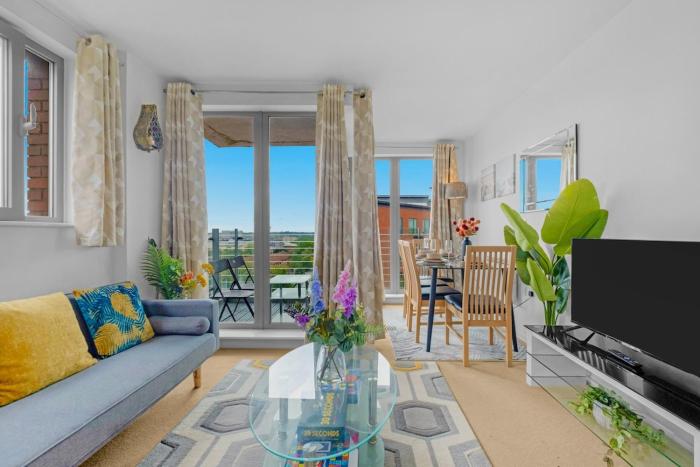 Stylish 2BED 2BATH Apartment- Sleeps 6, Free Parking, Neflix, Disney