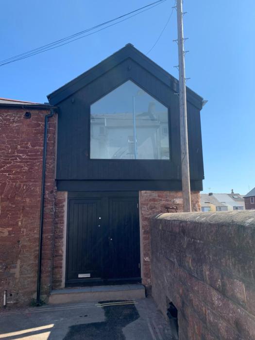 Modern Seaside Cottage - Sleeps 5