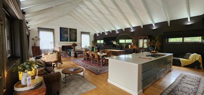 DE LUC FARMHOUSE Ultimate Country Privacy