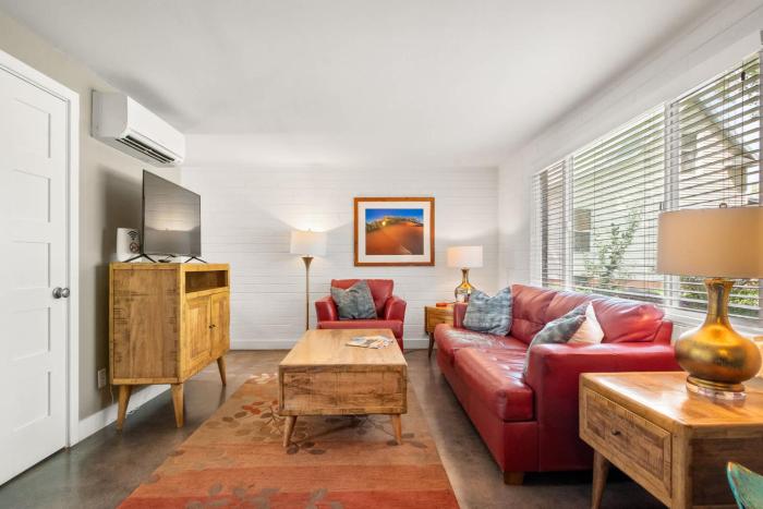 Downtown Cozy Home Base - Purple Sage 6