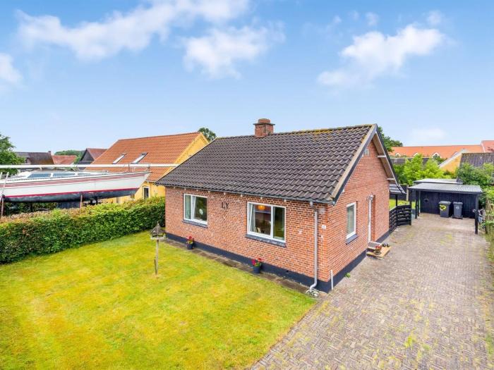 Holiday Home Kirsi - from the sea by Interhome