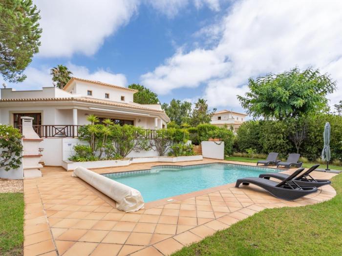 Peaceful and lovely retreat with a pool #1982