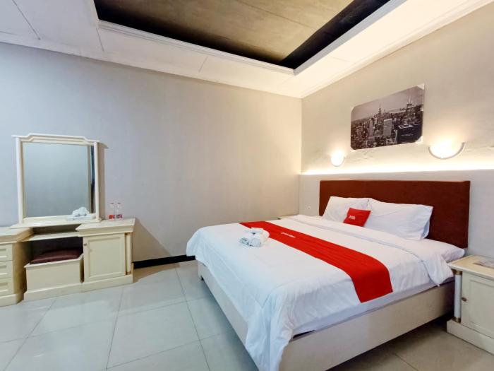 Hotel Istana Syariah Pekalongan by Hello Room