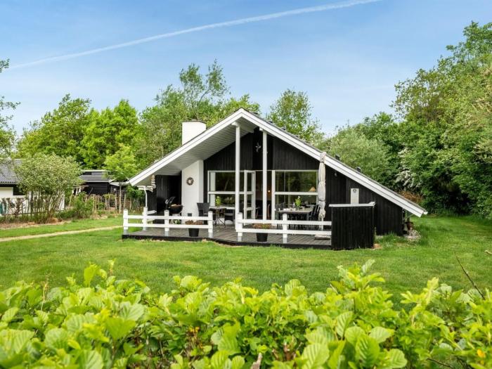 Holiday Home Wenche - 600m to the fjord by Interhome