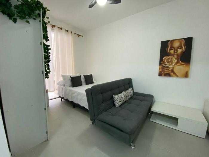 Studio no Edifício Everest lindíssimo a somente 200 mts praia excelente localização