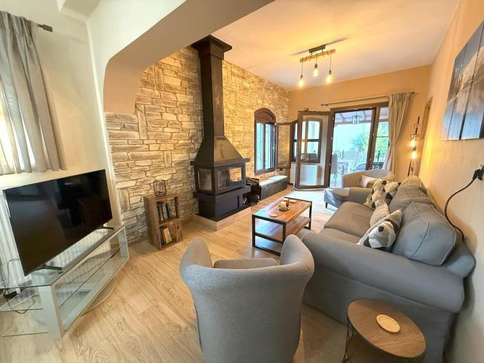 Cozy Nest - Polydrosos Escape