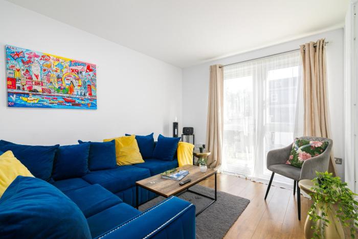 Modern Retreat - 3 Beds - Parking - Wifi - 15 mins to tube