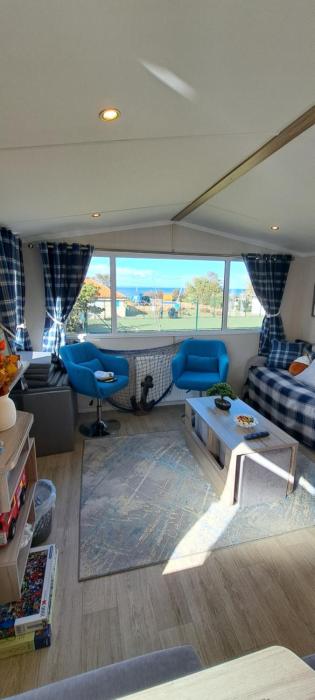 Sea view holiday home with accessible ramp and WiFi