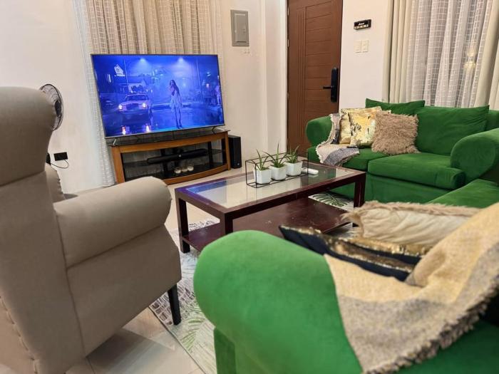 The Hive - 3 Bedroom Home