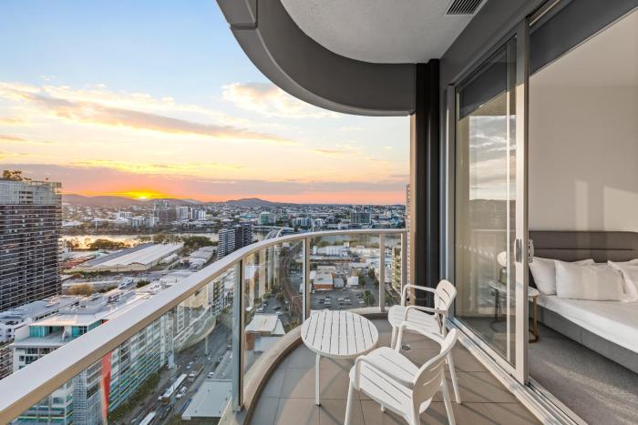 Serene 1BR Escape in South Brisbane