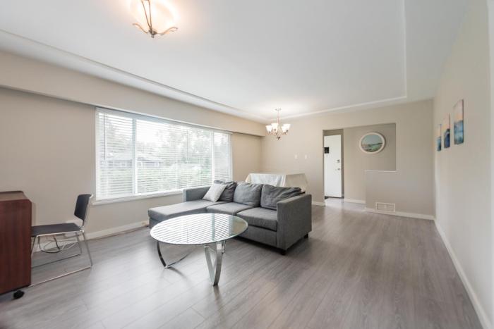 Burnaby Metrotown 3 bedroom upstairs