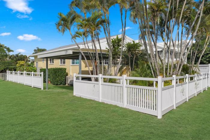 Retro Inspired Beachhouse 300m to Beach