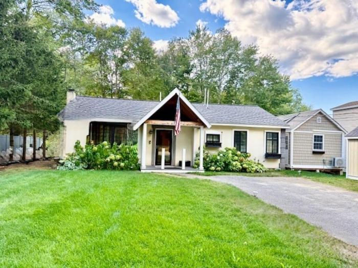 The Winnisquam Jewel-An Elegant Lakefront Retreat