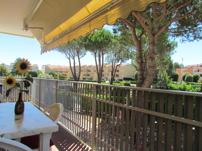 Holiday flat by the pool