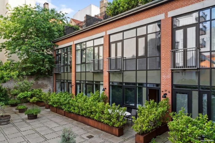 Townhouse with private Terrace- 5-minute walk from Tivoli