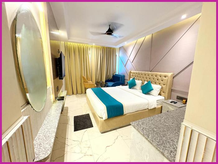 Hotel Dreamland - Fully Air Conditioning Luxuary Rooms - Lift - Restaurant & Parking Facilitie-A Top Rated Four Star Hotel
