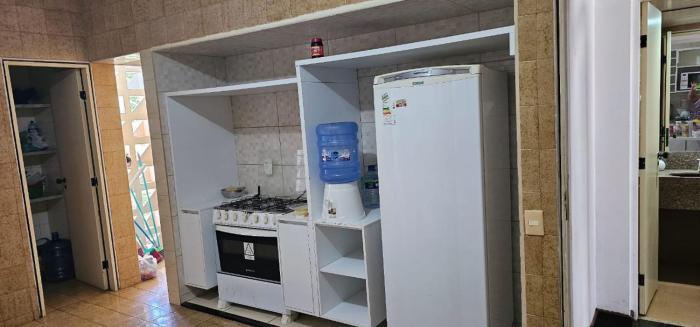 Apto espaçoso, portaria com segurança 24 horas, 2 vagas de estacionamento coberto, piscina adulto e infantil, 2 quadras da praia, próximo ao Crocobeach e Chico do Caranguejo, UPA, supermercado e shopping Rio Mar