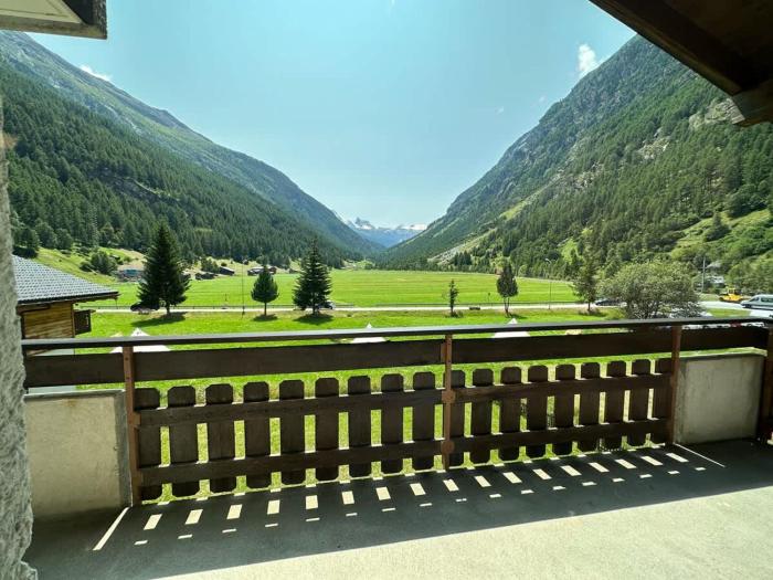 Mountain Majesty Apartment with Stunning Views