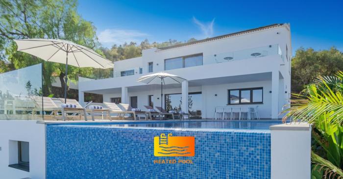 Happyplace Malaga -- Villa with Panoramic Sea View Heated Infinity Saltwater Pool