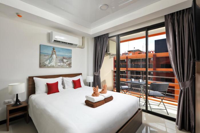 1bdr apartment NaiHarn Beach condo by Capital Pro