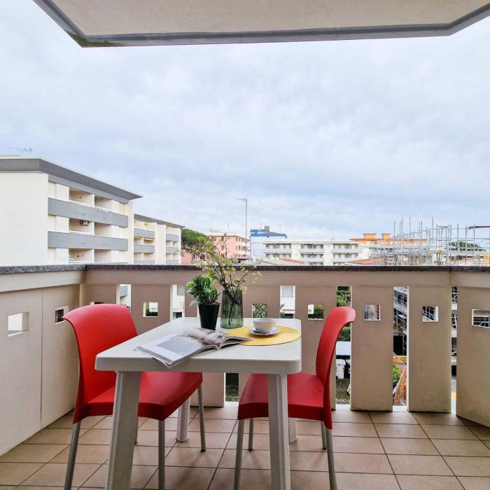 Colorful modern flat next to the beach