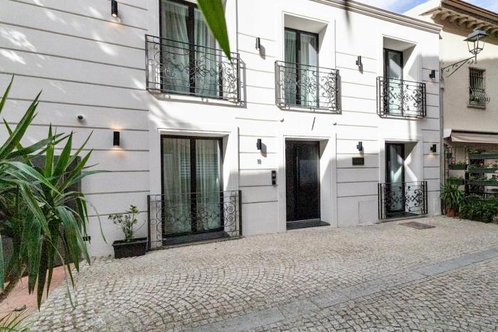 Luxurious 1BR AZULIS holiday Suite#1 in historical centre Olbia