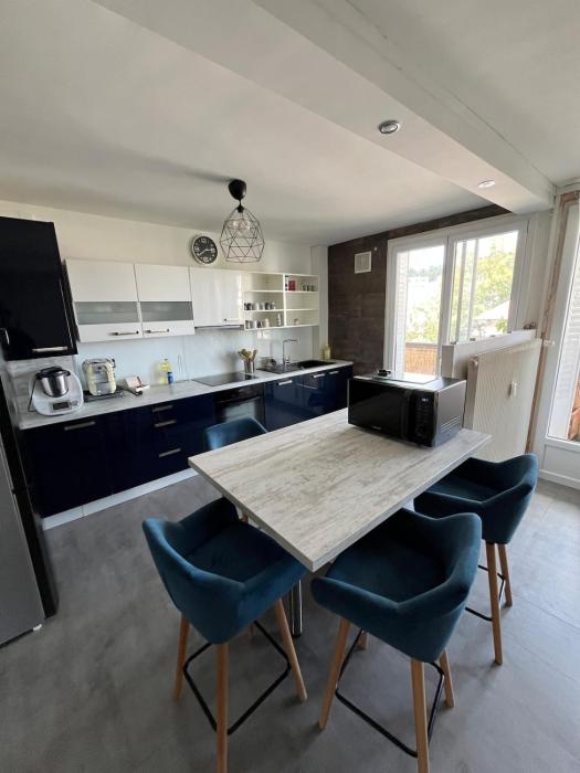 Spacieux T3 moderne avec balcon 6 pers, hyper centre Clermont