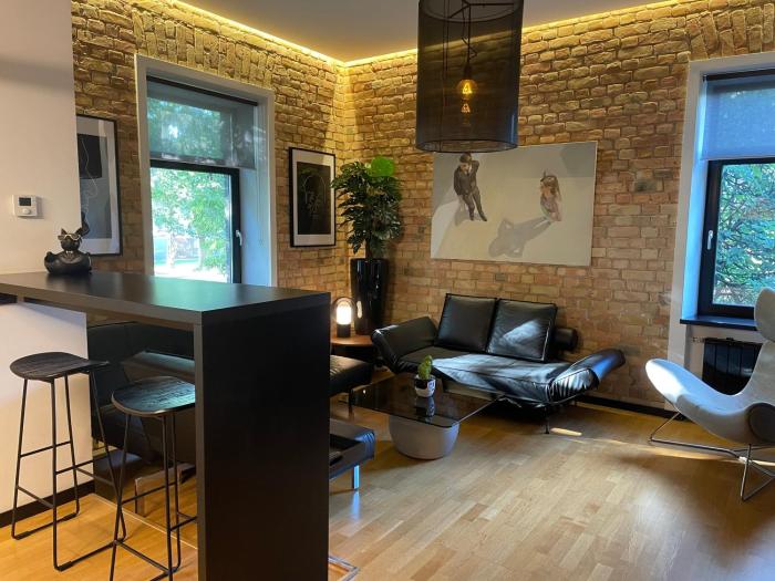 Downtown Retreat Loft-Industrial Studio