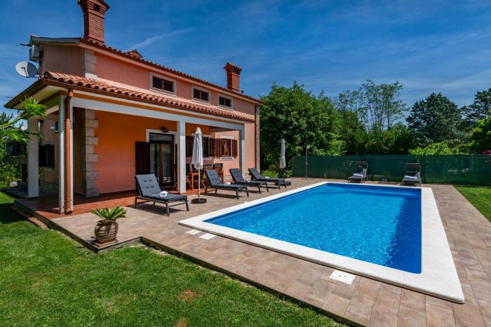 Villa Ornela, summer and sun, ideal for families and pets!