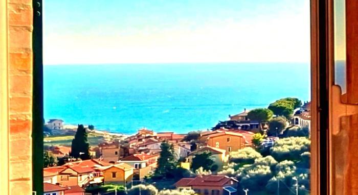 Antica casa in pietra vista mare